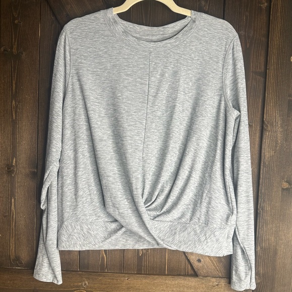 Old Navy Tops - EUC• Old Navy Active•size XL •Gray